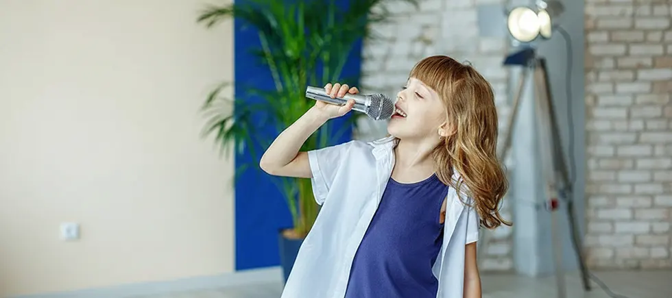 آموختن خوانندگی در کودکی